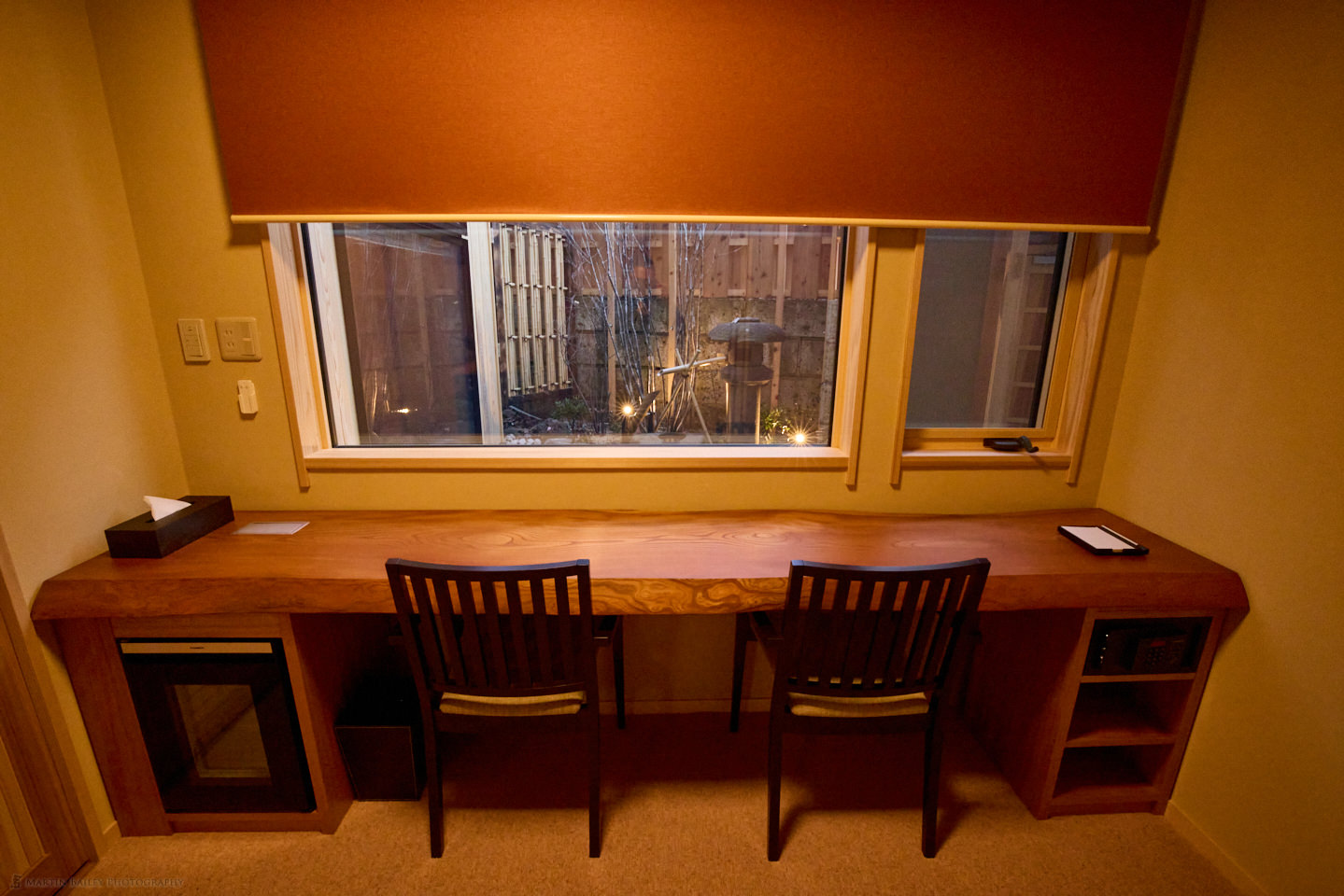 Second Desk with Automatic Blind